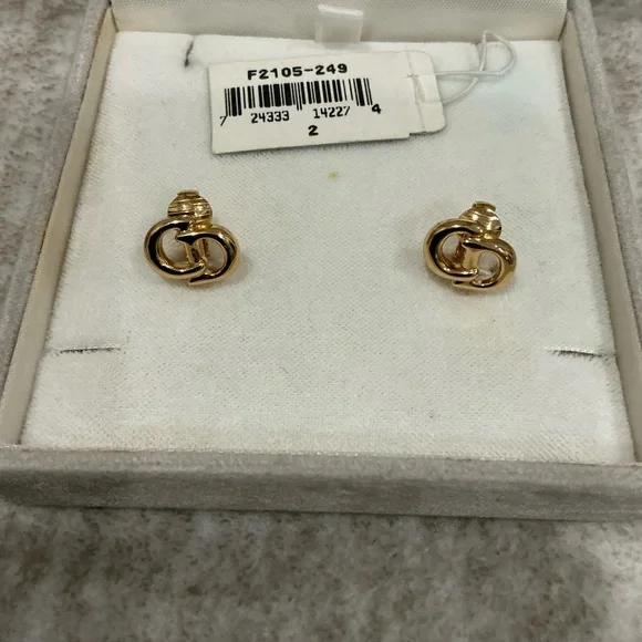 🔥SALE🔥!💎DIOR💎CLIP ON EARRINGS WITH ORIGINAL BOX AND TAG - Picture 4 of 7